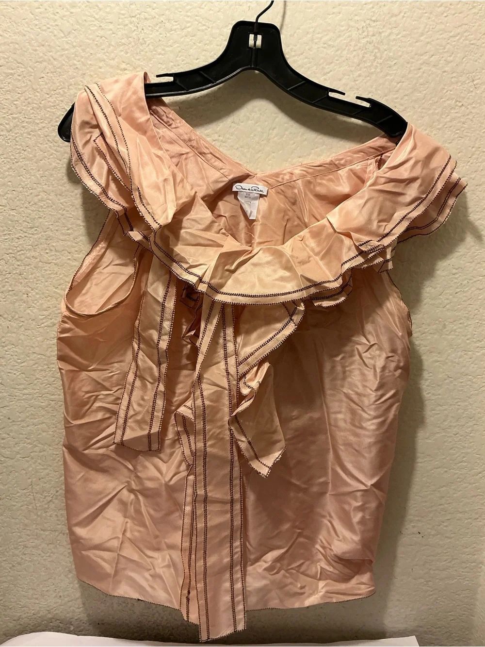 Oscar de la Renta Peach Satin Sleeveless Blouse with Ruffle Detail size 14